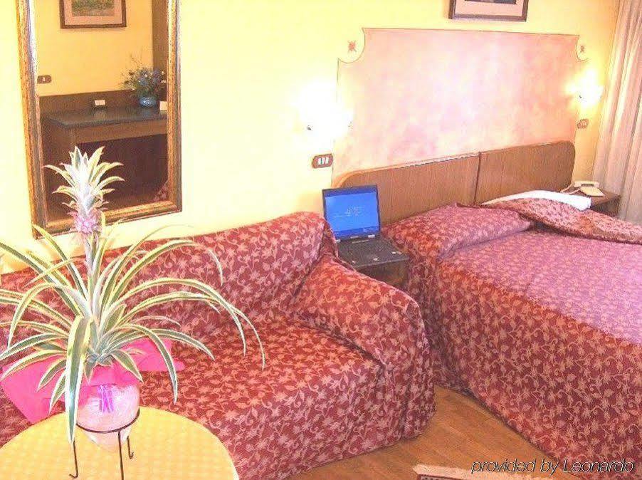 Ai Ronchi Motor Hotel Brescia Room photo